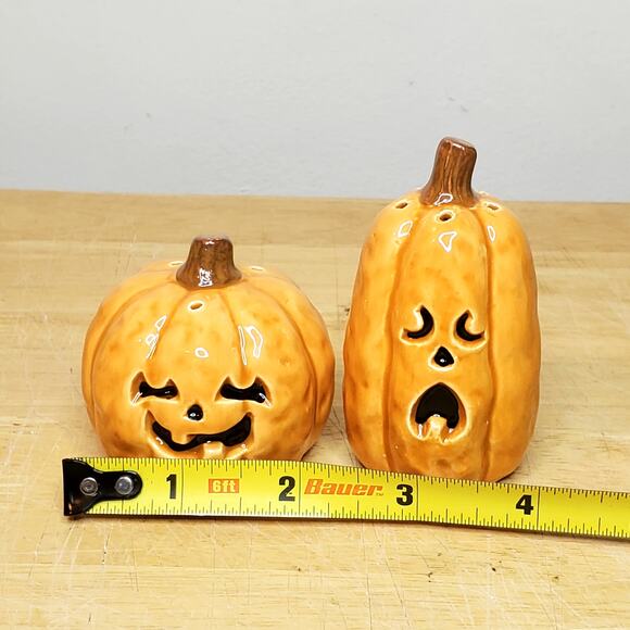 Enesco Halloween Carved Pumpkin Salt & Pepper Shakers Vtg 3" - Picture 3 of 7